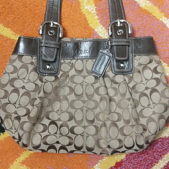 COACH SIGNATURE PLEATED BUCKLE TOTE F15047 - Picture 2 of 7